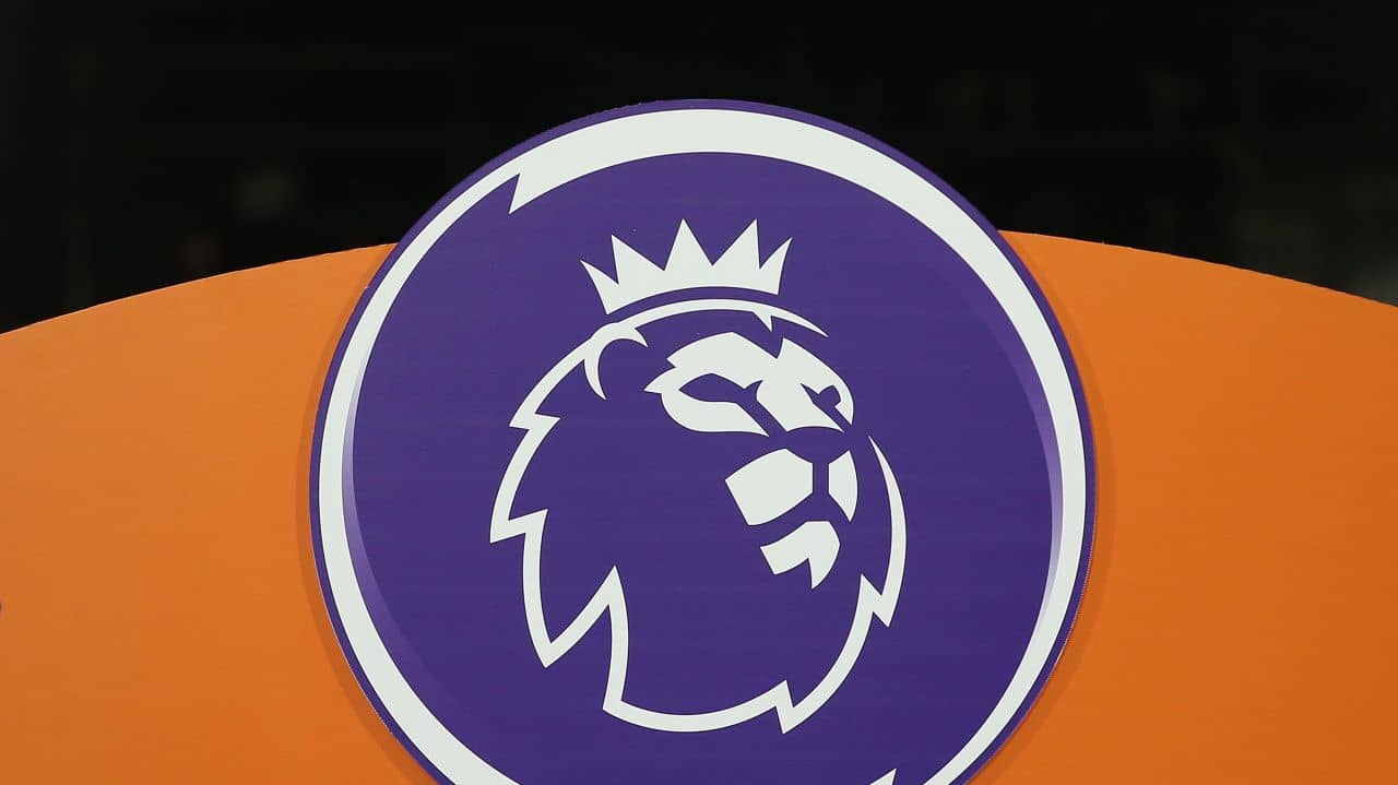 Salariu de arbitru în Premier League sau barem în Superligă: cu cât sunt plătiți oficialii în campionatul englez. Premier League e de azi pe VOYO