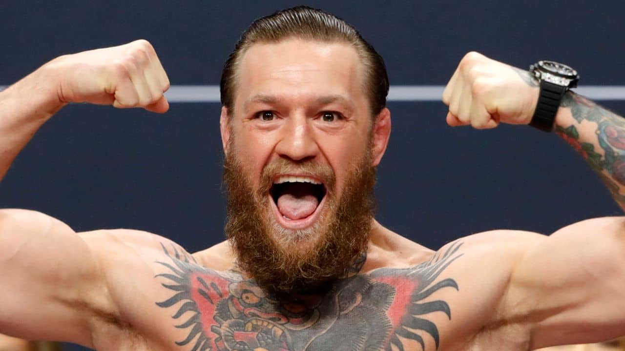 Conor McGregor, moment inedit la un meci de NBA: a coborât din tribune și s-a dus direct la un colos de 2,16 metri