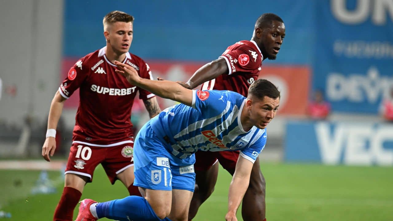 A fost sau nu penalty pentru Rapid, la Craiova: verdictul dat după o fază controversată