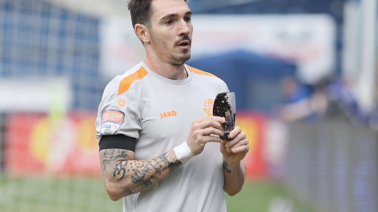 Jucătorii lui Metaloglobus nu l-au uitat pe Luca Manolache: „Ne-a întărit să luptăm și pentru el!”