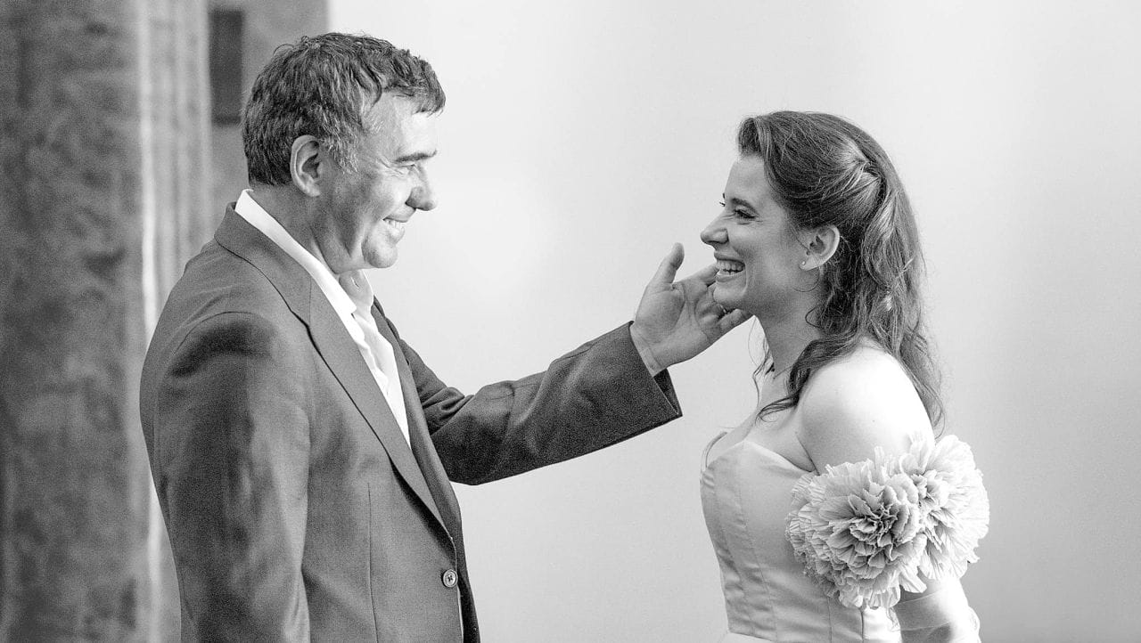Kira Hagi, sosire regală la nuntă! Fiica „Regelui” pășește spre altar dintr-o mașină unică în lume