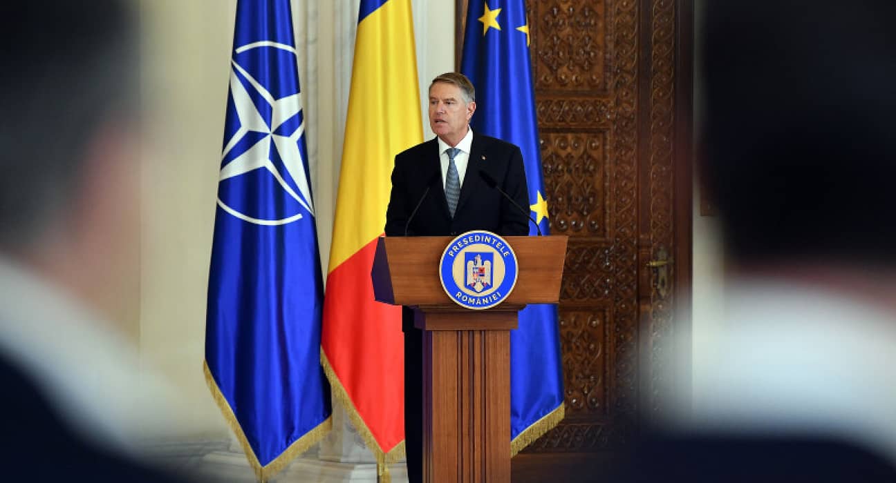 Președintele CCR și doi judecători, decorați de Iohannis. Bogdan Chirieac: Arată ca o cumpărare a distinșilor membri ai Curții Constituționale