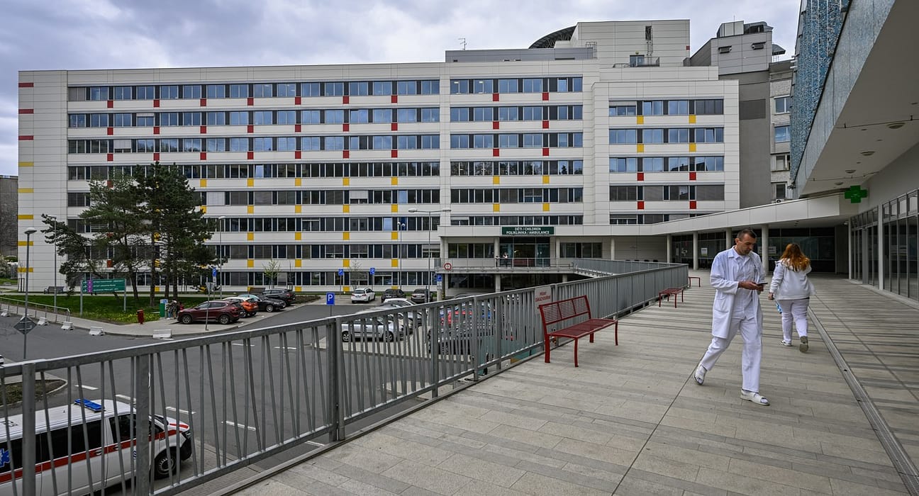 Zeci de persoane reținute într-un dosar de corupție cu fonduri europene la cel mai mare spital din Cehia. Prejudiciu major