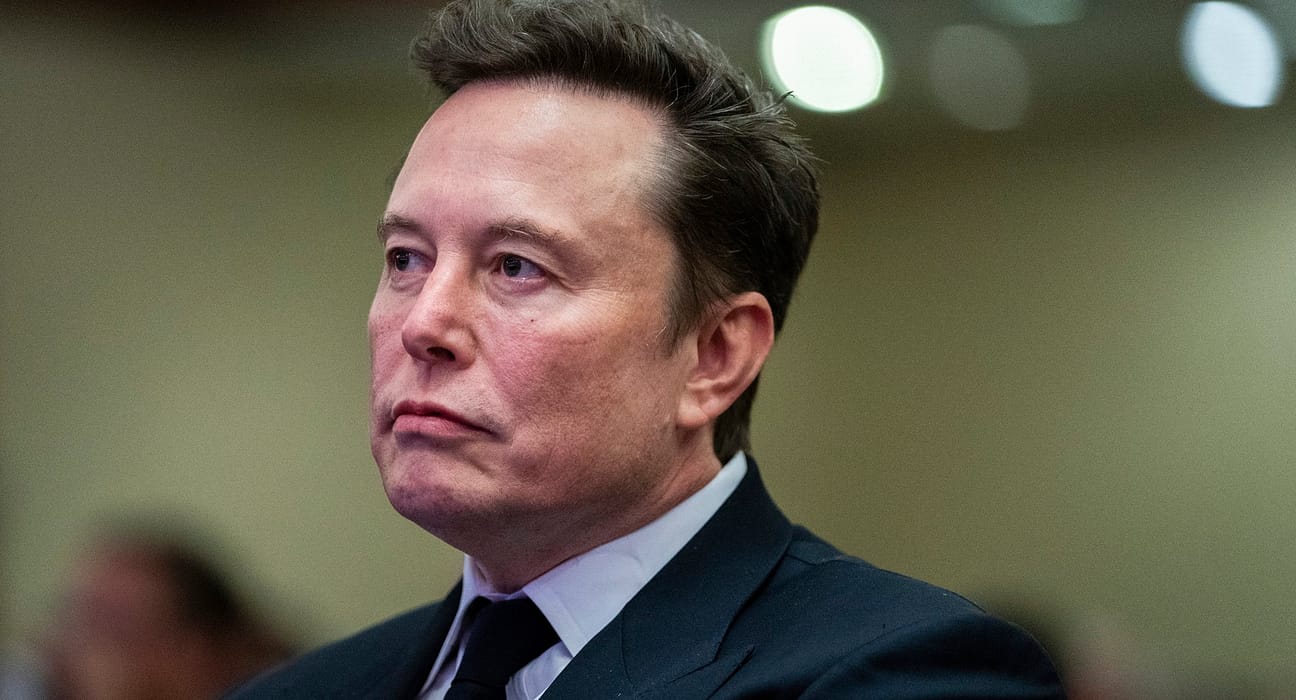 Elon Musk cere închiderea posturilor Radio Europa Liberă şi Vocea Americii, finanţate de SUA în Europa. Radio Europa Liberă are redacții în România și Moldova