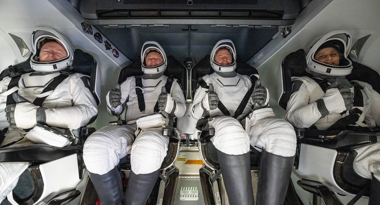 Astronauții blocați nouă luni în spațiu s-au întors pe Pământ. Ce efecte asupra organismului a avut perioada neașteptat de lungă