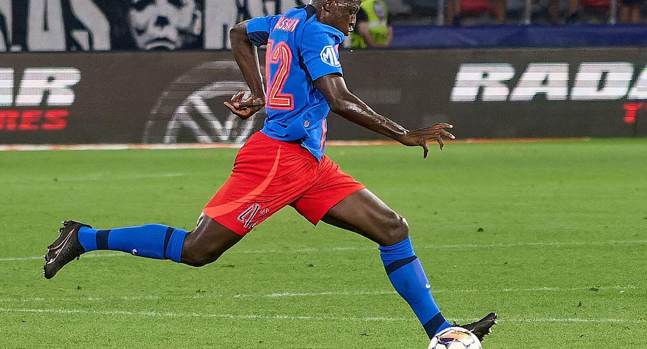 SuperLiga: FCSB, victorie uriașă în fața rivalei Dinamo. Reușita de senzație a lui Baba Alhassan a făcut diferența. Stipe Perica, ratare imensă la 1-1