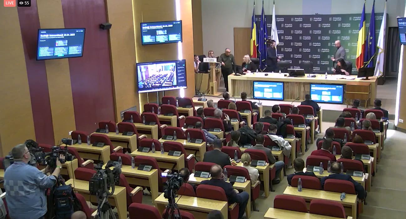 VIDEO Scandal la votul pe bugetul Capitalei / Ședința, suspendată temporar, după ce un bărbat a început să strige „Bugetul pe primul loc” și a refuzat să fie evacuat
