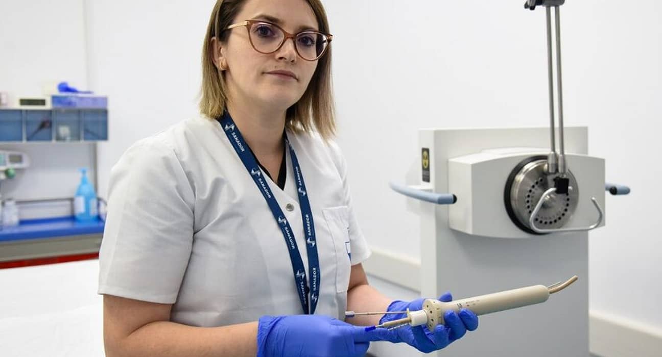 Arma precisă împotriva cancerului. Dr. Beatrice Anghel (SANADOR) explică beneficiile brahiterapiei