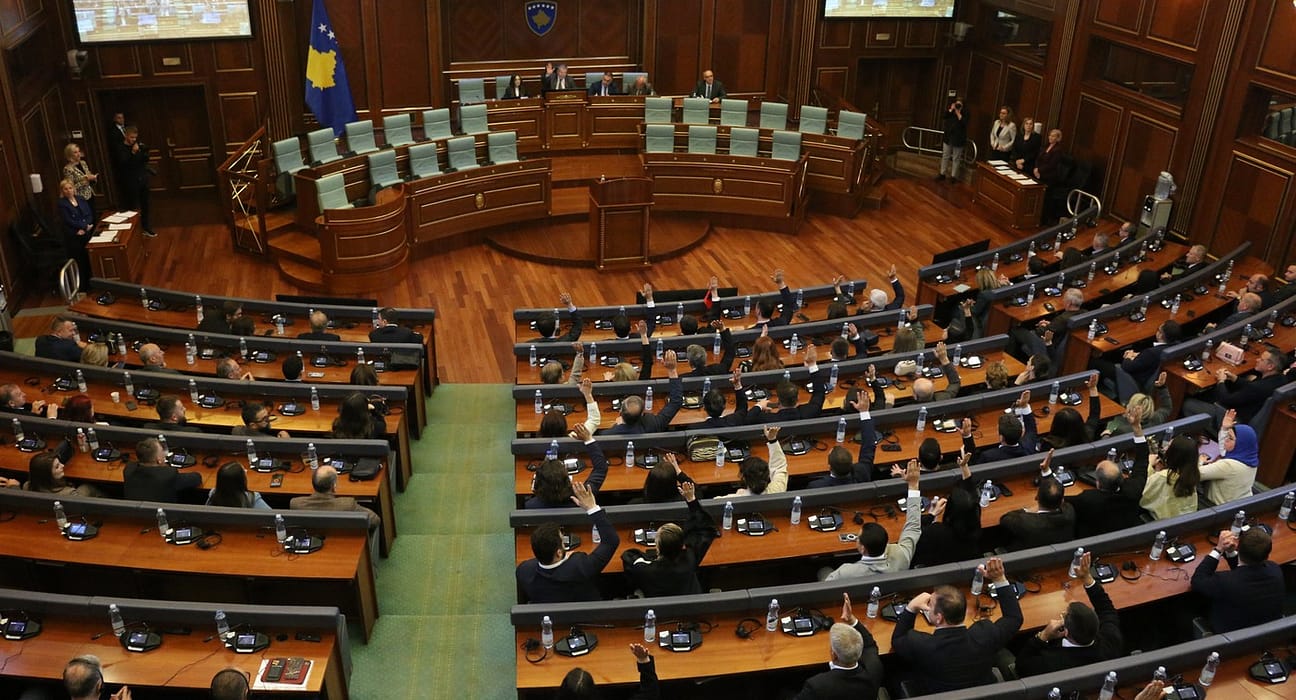 Parlamentul din Kosovo nu și-a ales președintele nici din a zecea încercare. Blocaj politic la Pristina