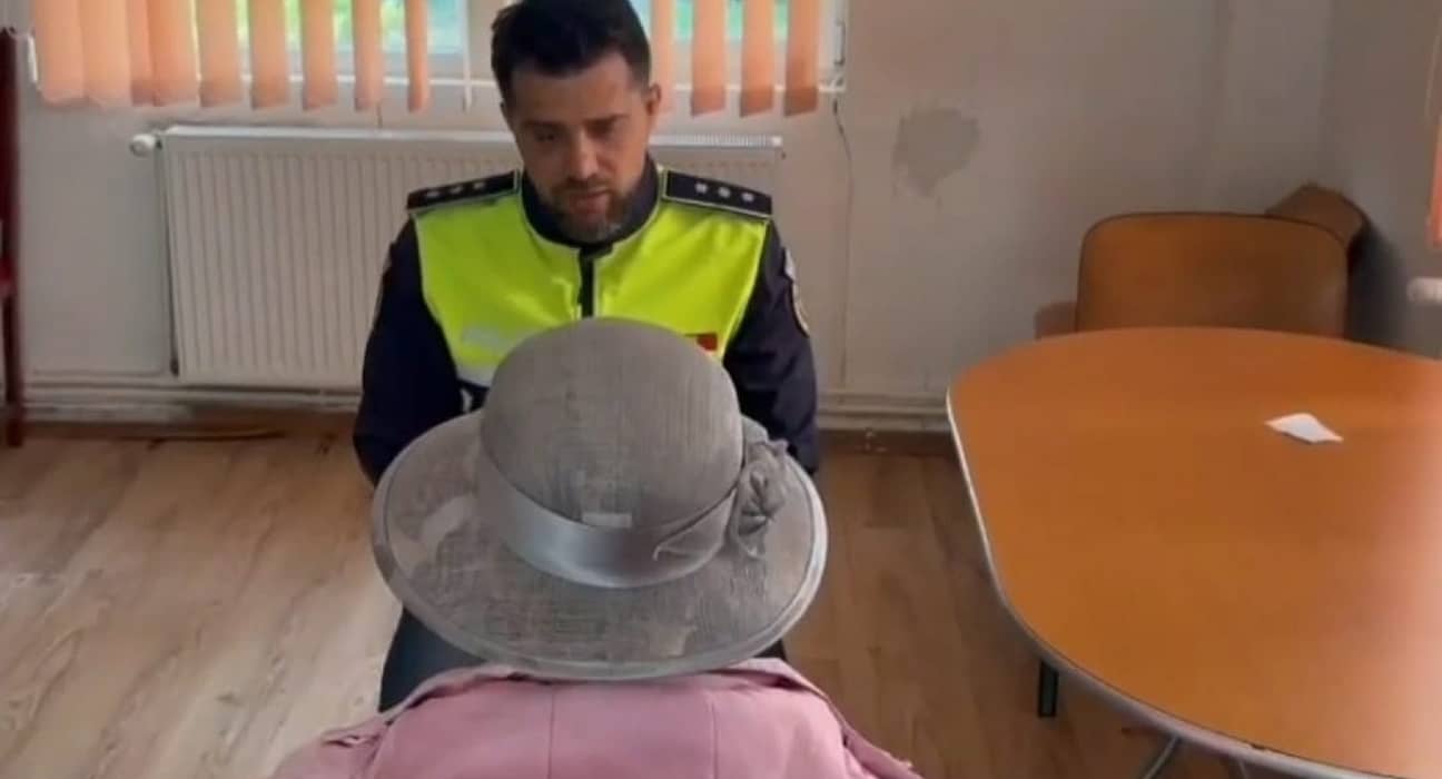 O aplicație i-a furat unei profesoare din Deva 57.000 de lei. Doar a instalat-o pe telefon! Mărturia femeii