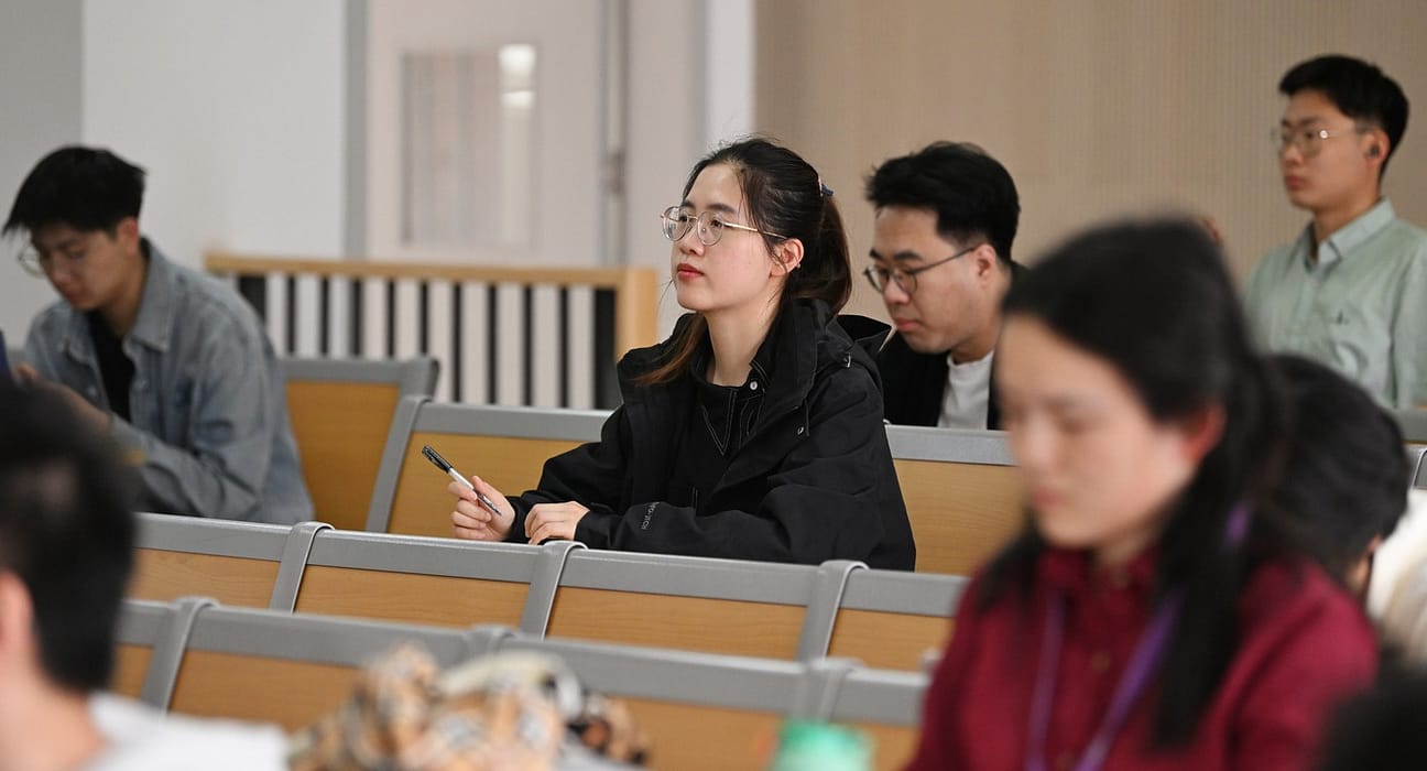 SUA vor începe să anuleze vizele pentru studenții chinezi, în special ale celor care au legături cu Partidul Comunist