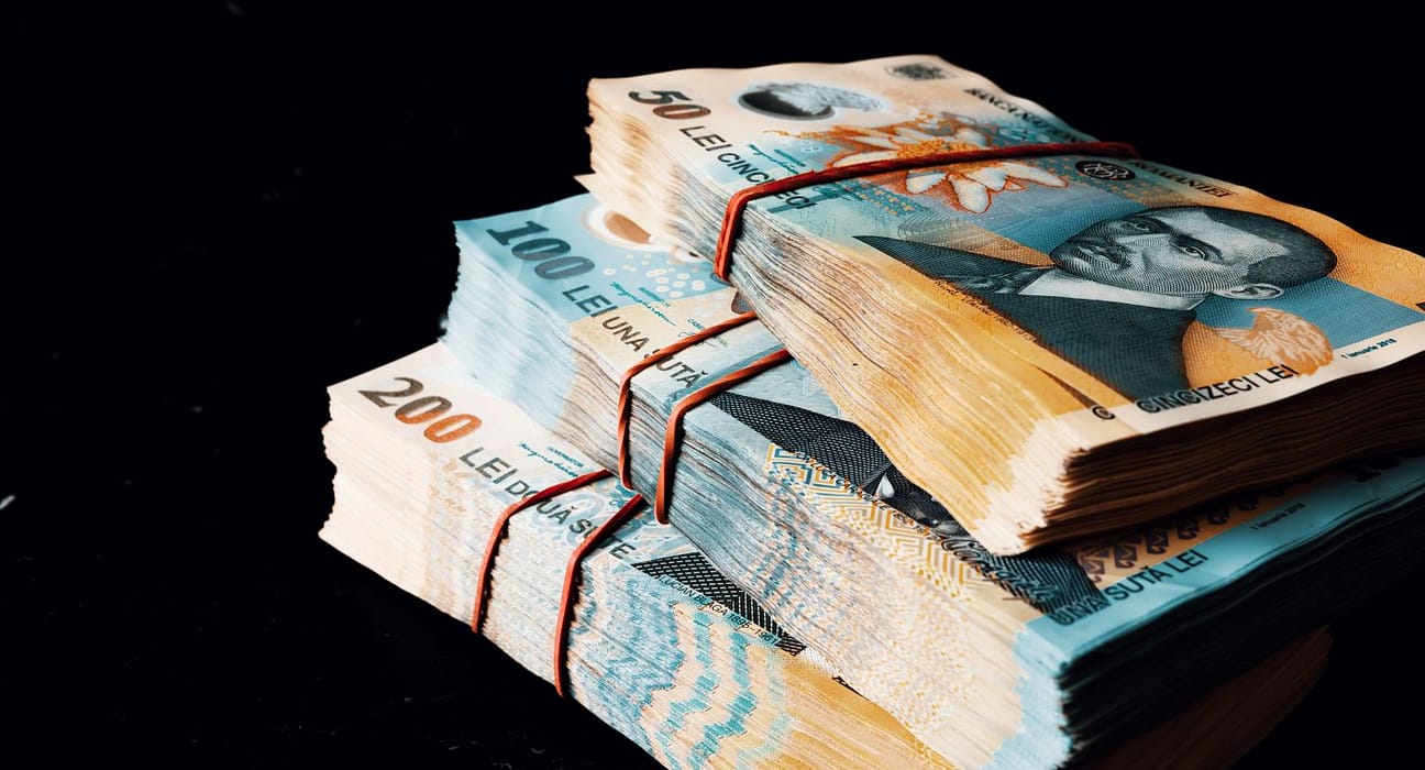 Cum plătim fiecare datoria publică a României chiar fără să știm. „Ăsta-i modul de ne a plăti datoria publică: prin inflație mare”, spune un important economist
