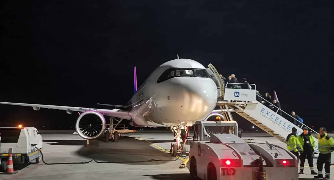 Scandal monstru la bordul unui avion Wizz Air, pe Aeroportul Otopeni. Intervenţie de urgenţă a poliţiştilor