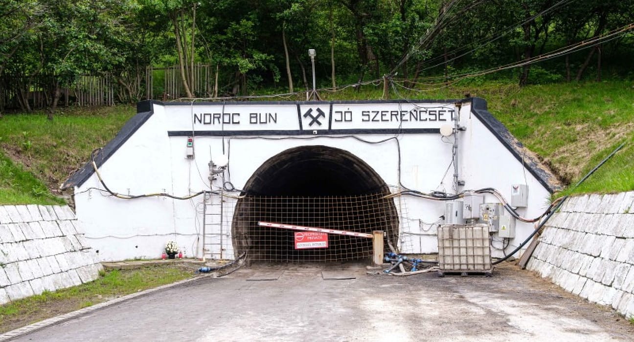 „Noroc bun” Salina Praid. Mesajul ironic de la intrare, scris MARE pentru cine avea ochi să-l vadă
