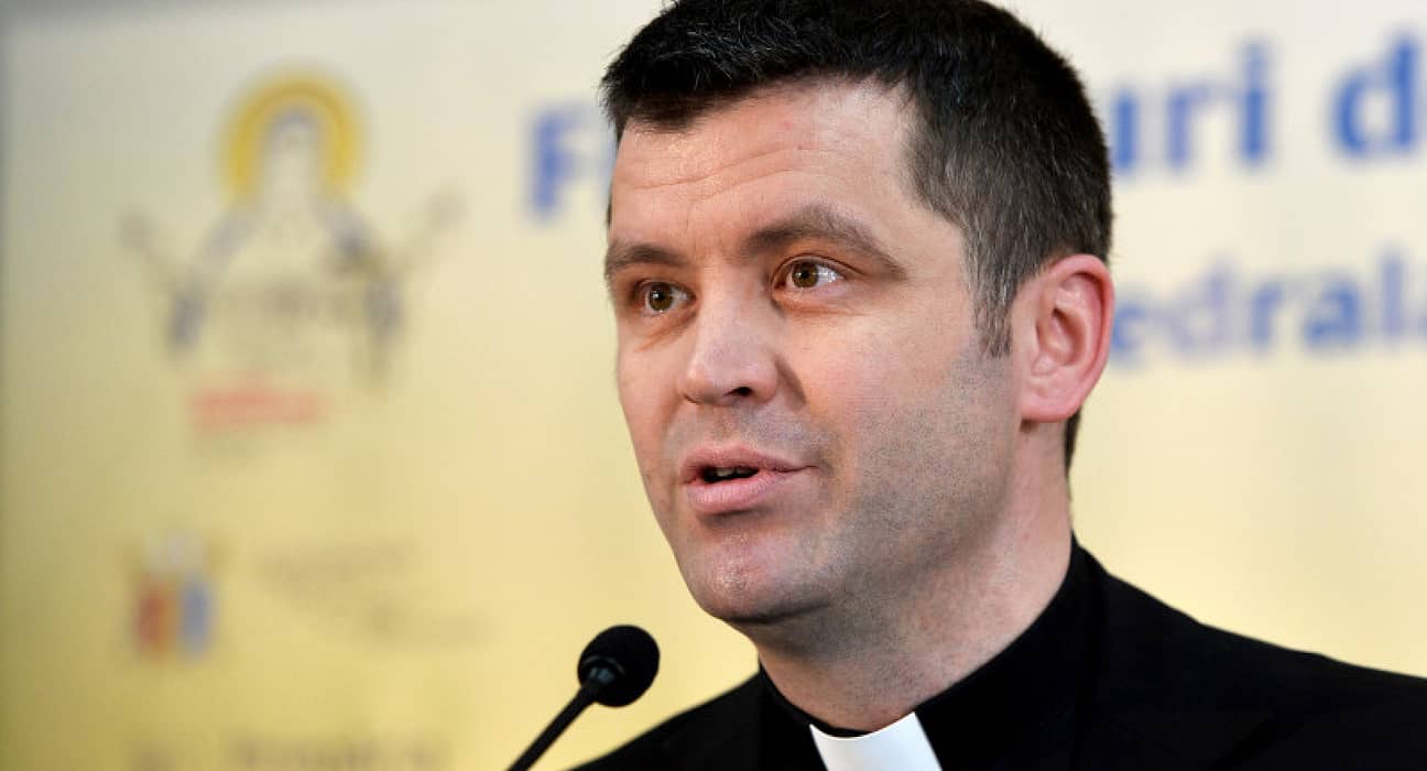 Dumnezeu în era digitală. Părintele Francisc Doboș: Aici intervine provocarea pentru biserici