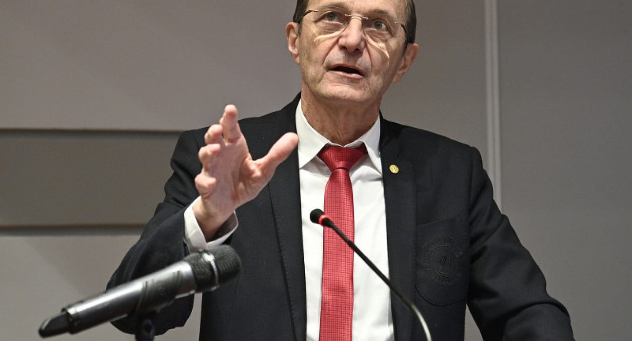 Cum s-a creștinat poporul român față de celelalte popoare. Ioan-Aurel Pop, detalii despre „blestemul“ care a menținut creștinătatea la nord de Dunăre