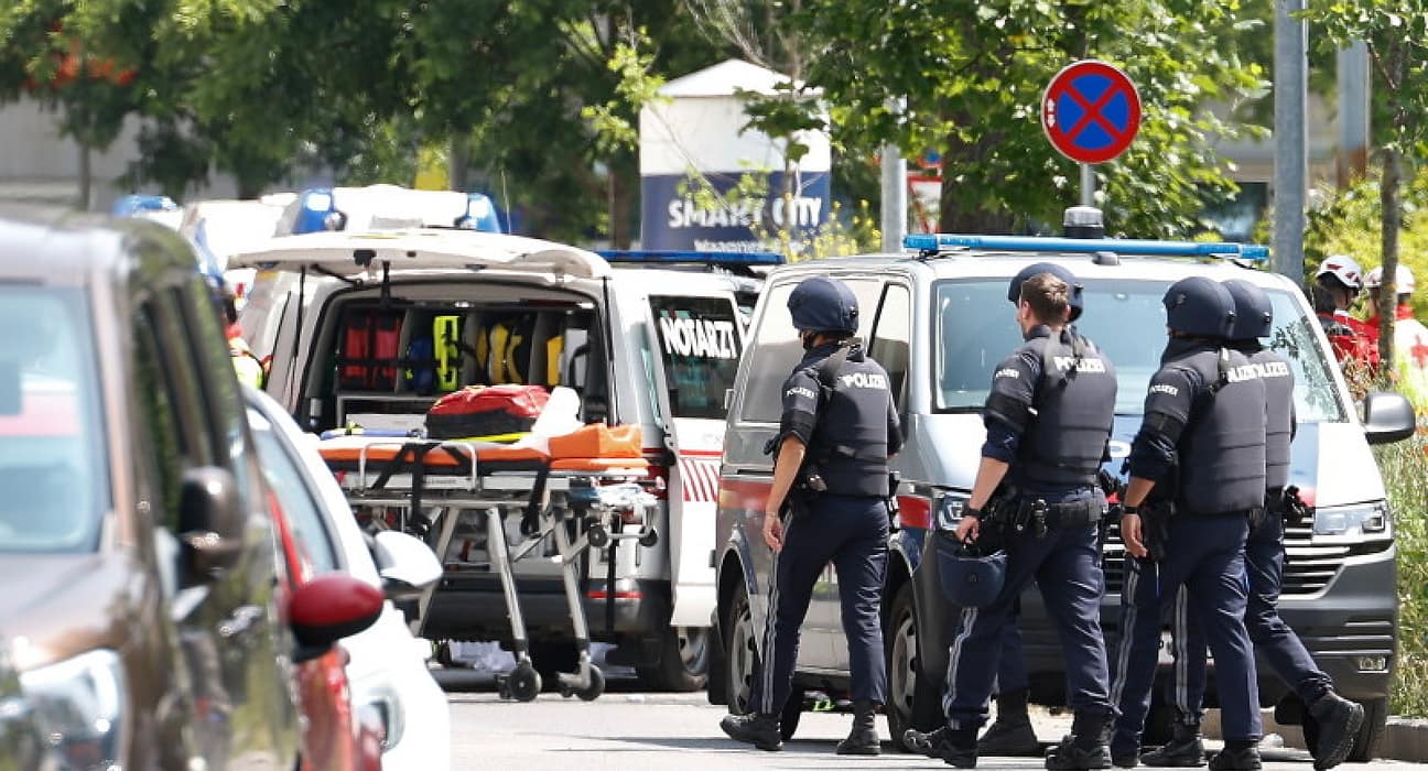 Noi detalii șocante ale atacului din Austria. Suspectul, fost elev la școala unde a produs tragedia