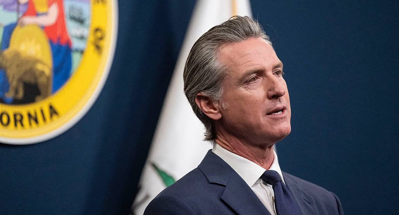 Guvernatorul Californiei cere instanței să nu permită administrației Trump să folosească trupe în raziile la imigranți