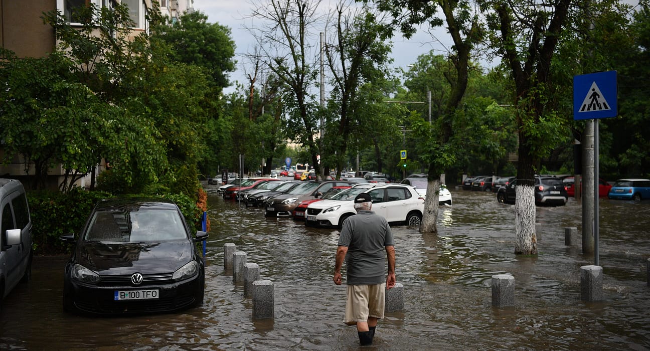 Ministrul Mediului trage „un semnal de alarmă” după furtuna de luni. „Probabil întregul București ar fi fost sub ape”