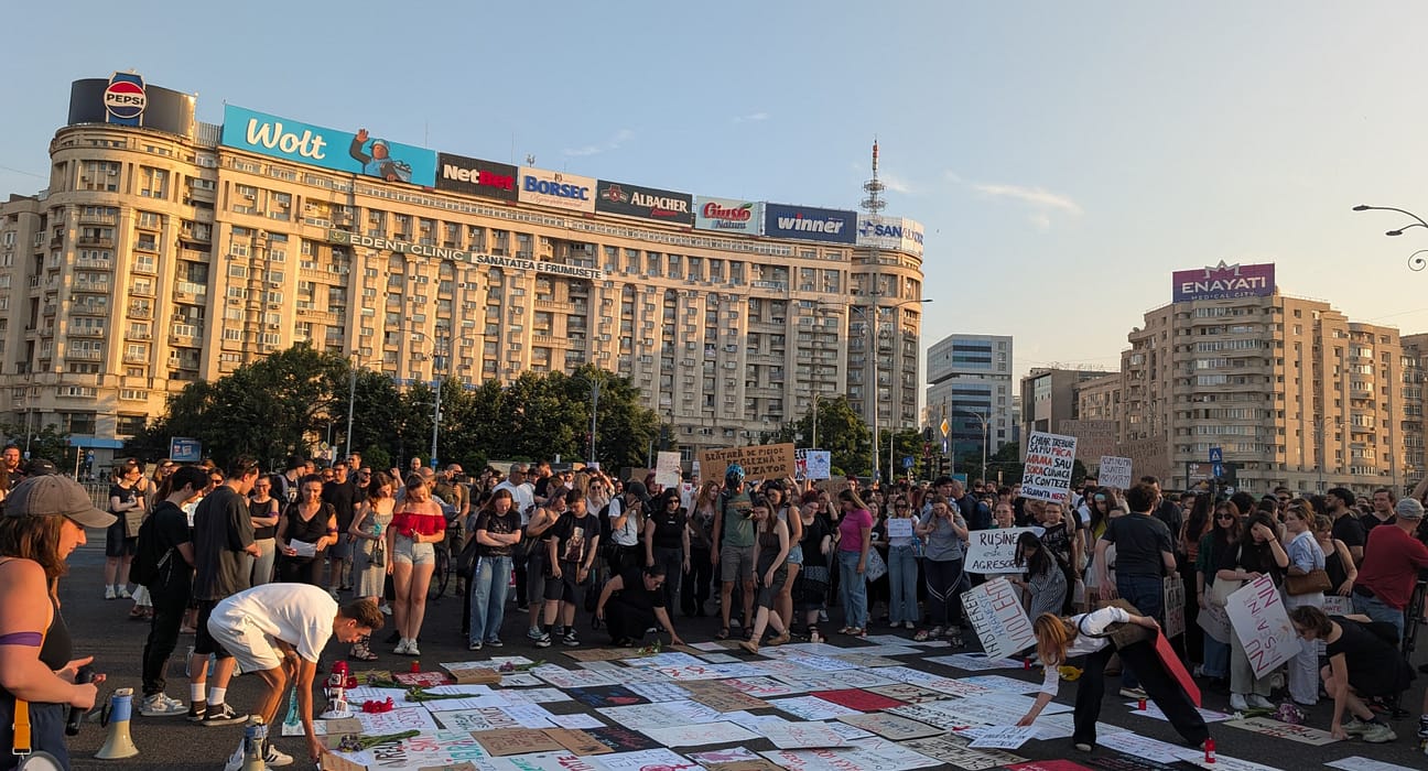 Protest de amploare în București după ce încă o femeie a fost ucisă: „Nu e o dramă de familie. E femicid!”