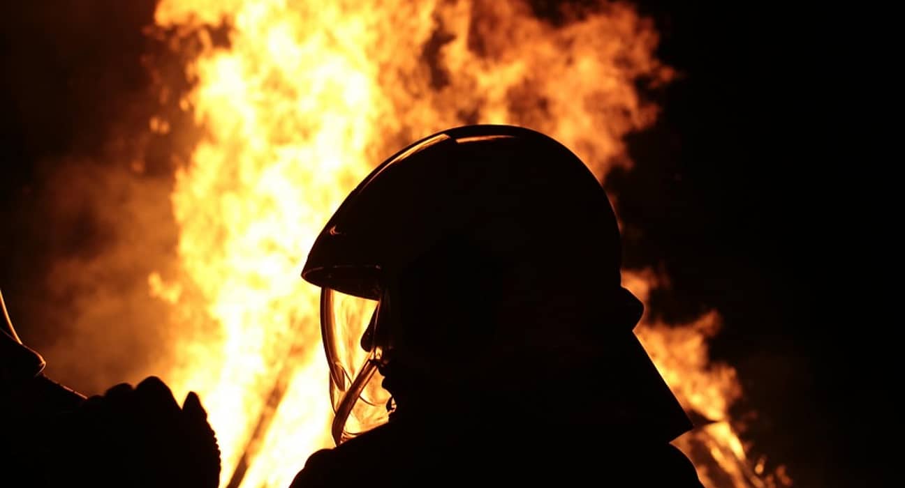 Incendiu devastator într-un ocol silvic din Galați. Ard 5.000 mp de lizieră şi vegetaţie uscată