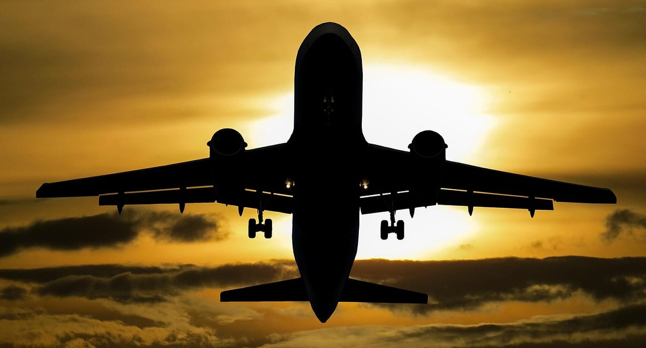 Anunț important al unei companii aeriene: Zborurile de pe Aeroportul Băneasa, mutate temporar pe Otopeni