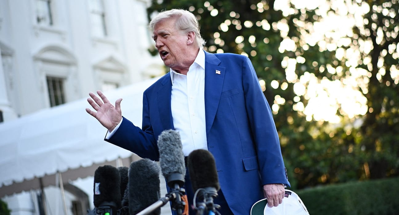 „Este o sumă ridicol de mare”. Cât cere Trump în procesul de calomnie contra „inutilului ziar de doi bani”