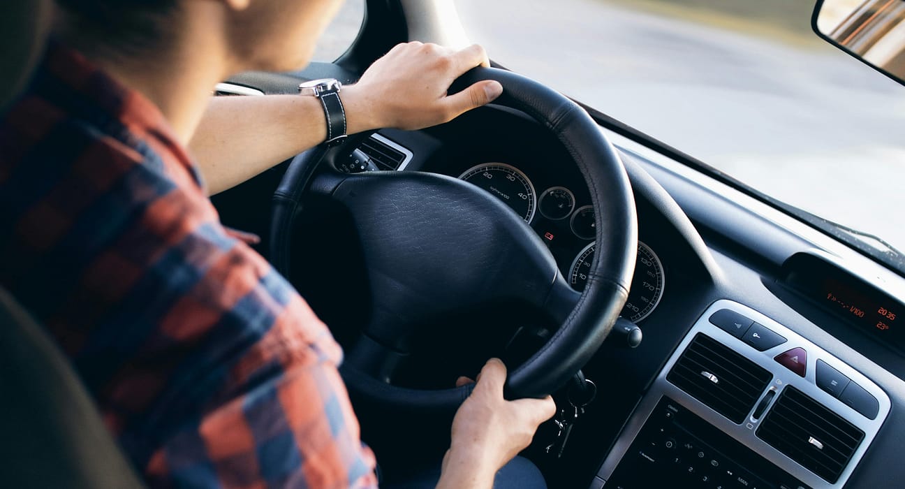 Noi reguli pentru șoferi: Minimum doi oameni într-o mașină și taxe zilnice. Peste 1,1 milioane de români sunt vizați de propuneri