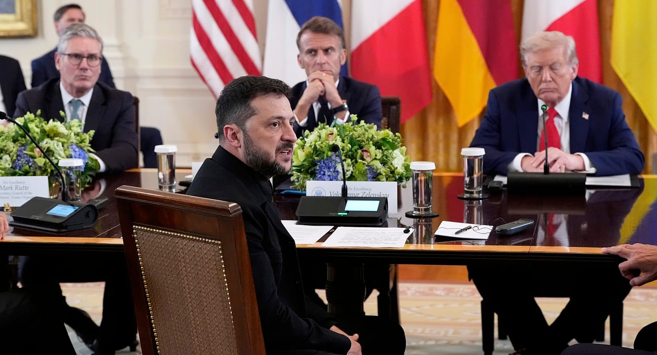 Semnificația hărții care a apărut în mod neașteptat în Biroul Oval în timpul întâlnirii Trump-Zelenski și care include România / „O amintire dureroasă și o formă de presiune”