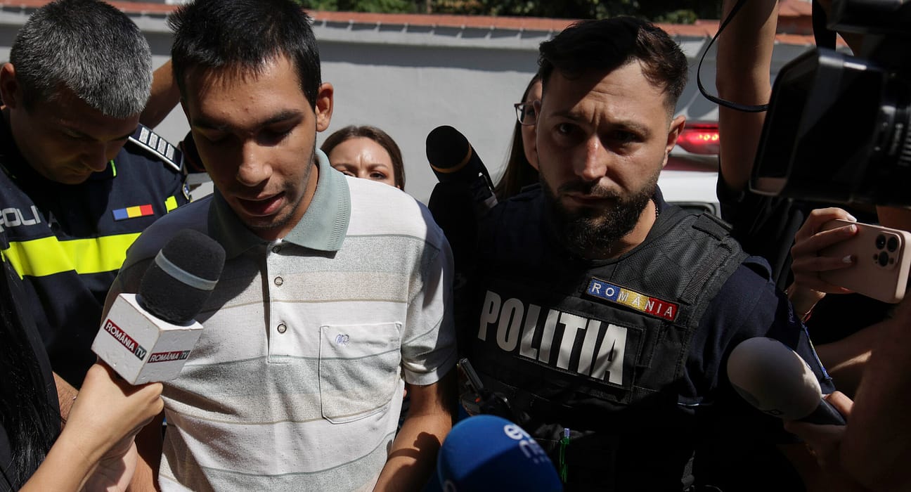 Bărbatul care l-a atacat pe livratorul străin în București, cercetat și pentru propagandă fascistă și legionară. Ce mesaje i-au găsit procurorii