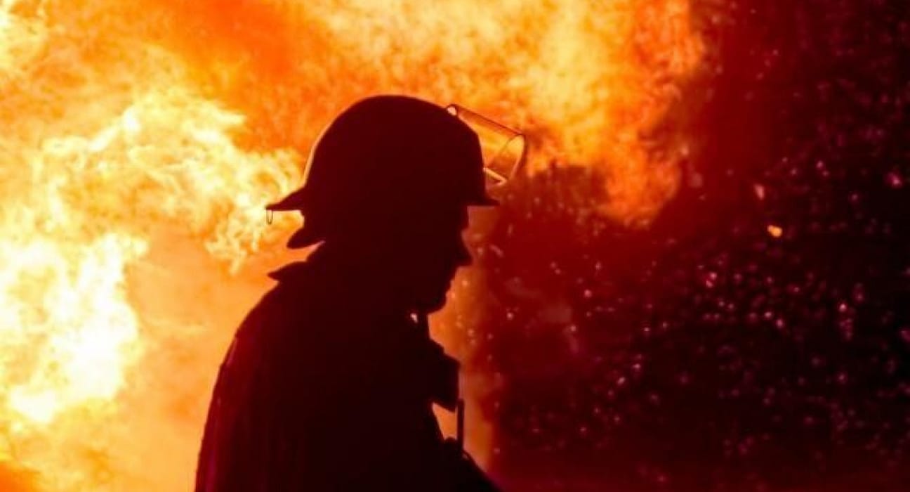 Incendiu în Giurgiu, extins la 11 gospodării. Trei case, afectate