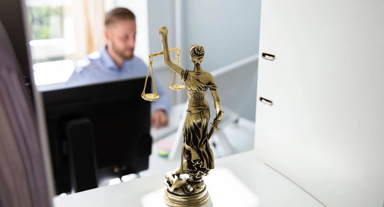 Proces bizar în instanță: Diana Șoșoacă, Ministerul Justiției, procurorul general al României, Ambasada SUA și televiziuni, pârâte în același dosar