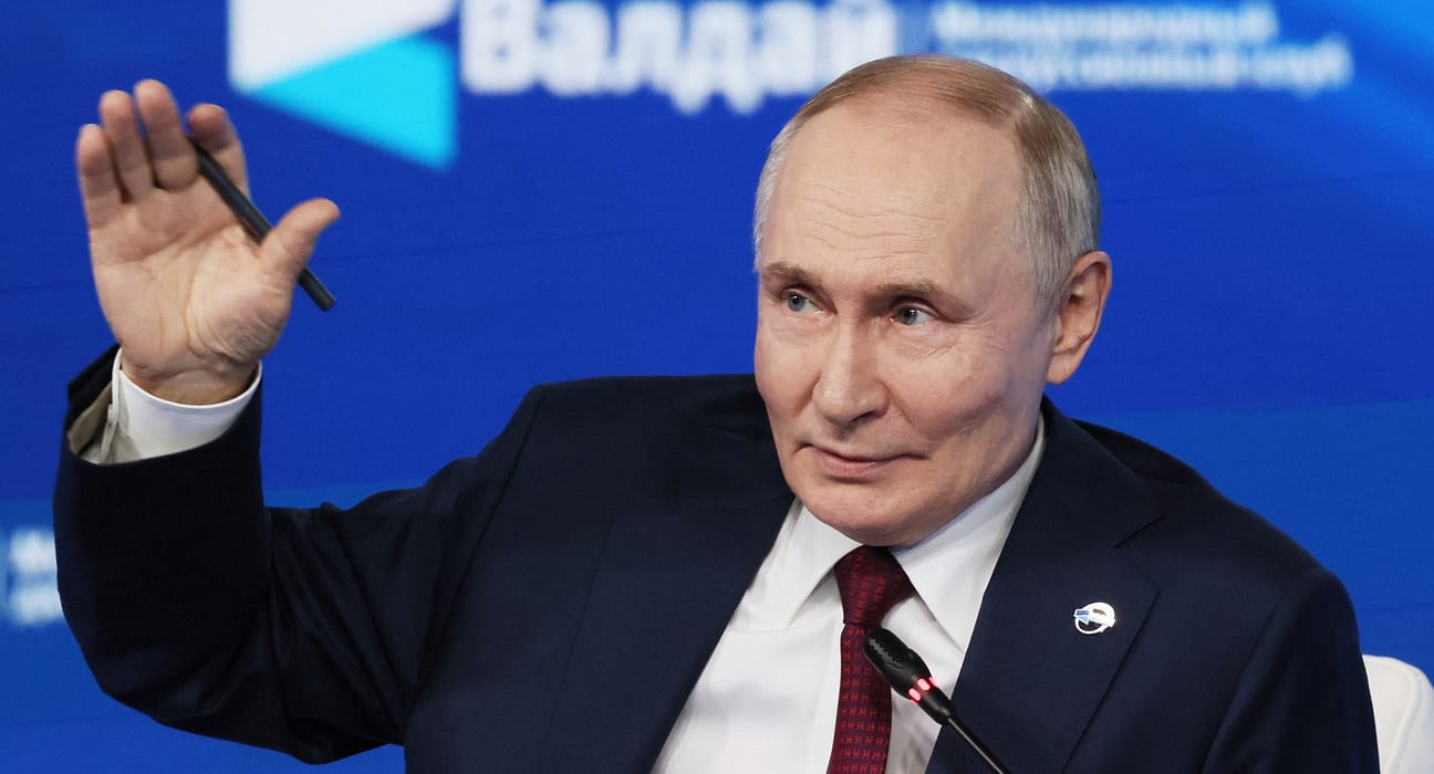 Cartea unui scriitor rus în care Putin era întinerit cu lipitori roz și sânge de fecioare, retrasă de la vânzare. Evenimentul de lansare, anulat