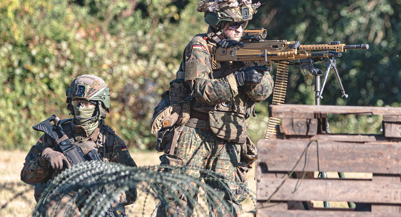 Scene de neînțeles la un exercițiu al Bundeswehrului. Polițiștii au început să tragă asupra soldaților germani care simulau un atac împotriva NATO