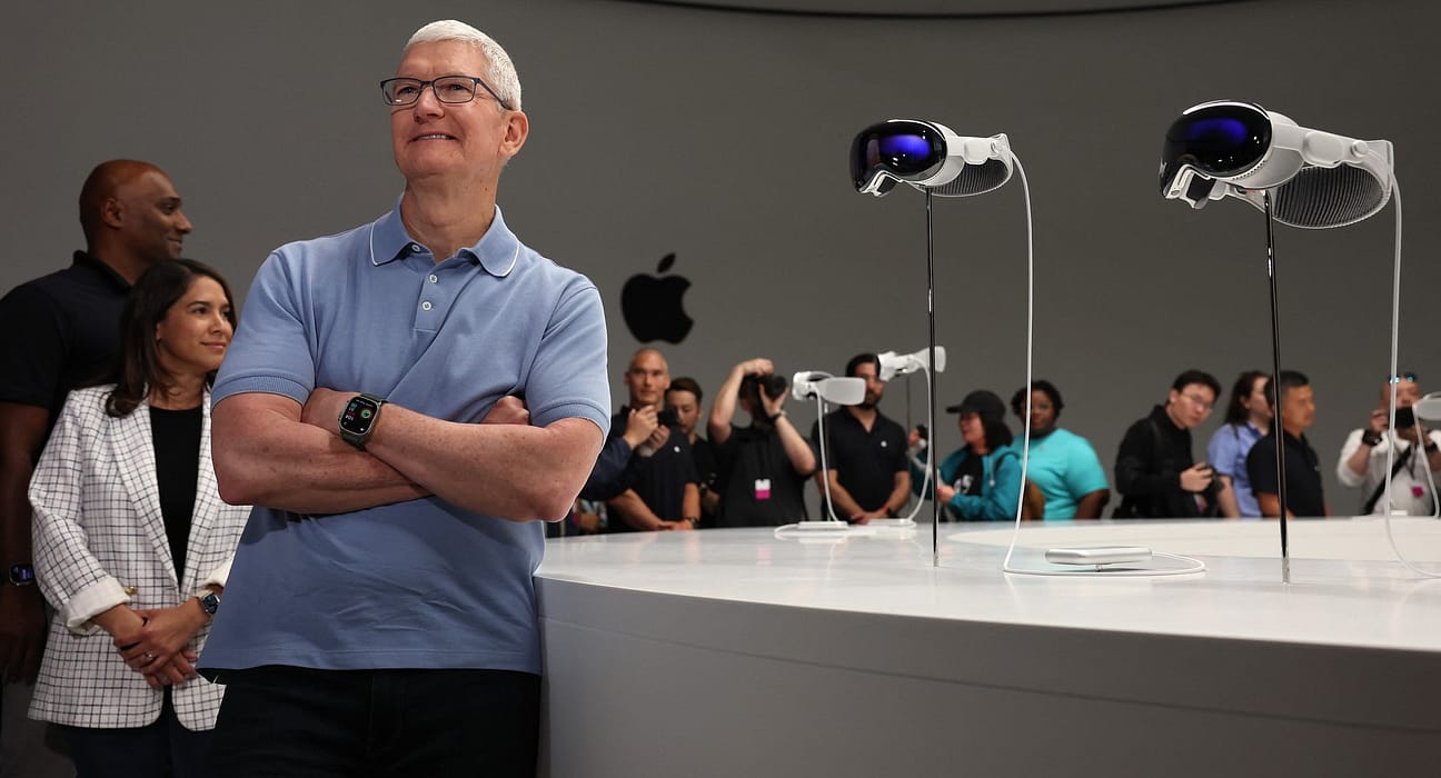 Cine va fi noul șef la Apple? Gigantul tehnologic se pregătește pentru plecarea lui Tim Cook