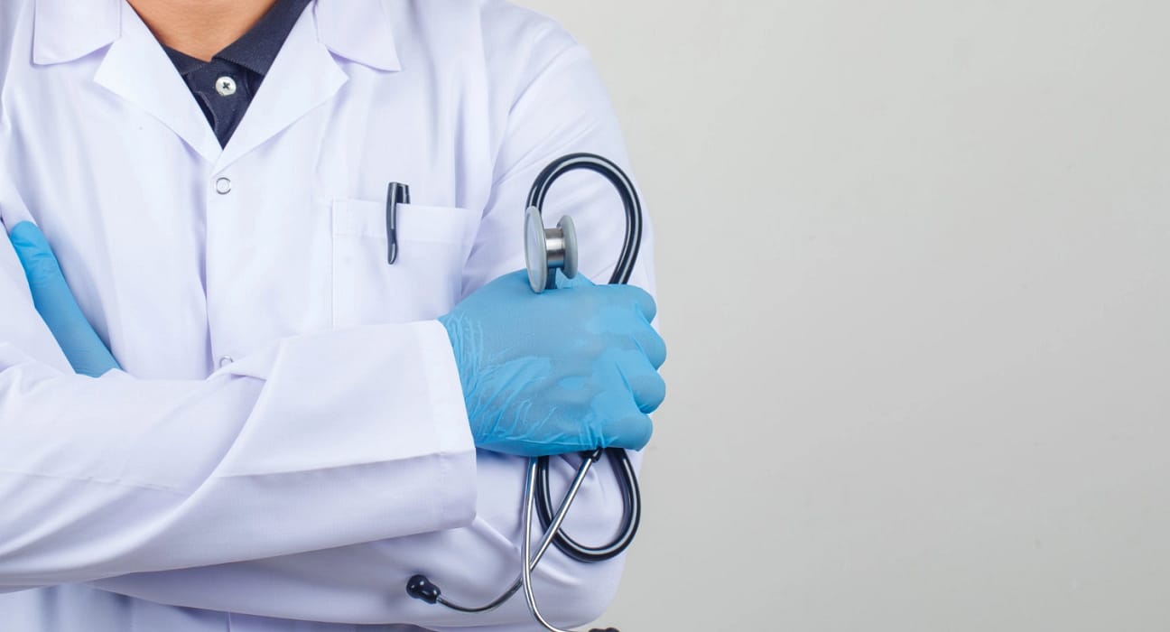 Femeie angajată ca medic primar de medicină sportivă, cercetată după ce nu s-a prezentat la locul de muncă, deşi figura ca fiind prezentă pe toată durata programului