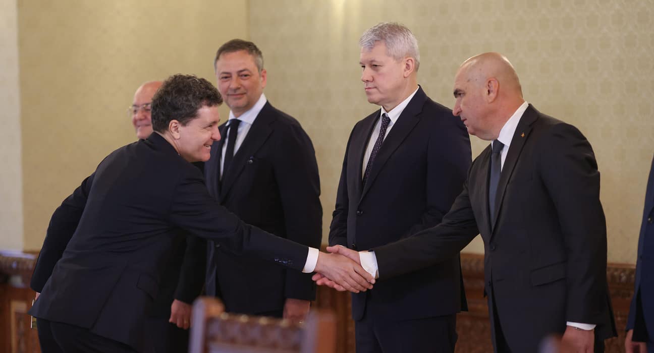 Cât de posibilă e o nouă fuziune a partidelor de dreapta. Politolog: „Întrebarea e în jurul cui se va face, în jurul PNL sau în jurul USR”