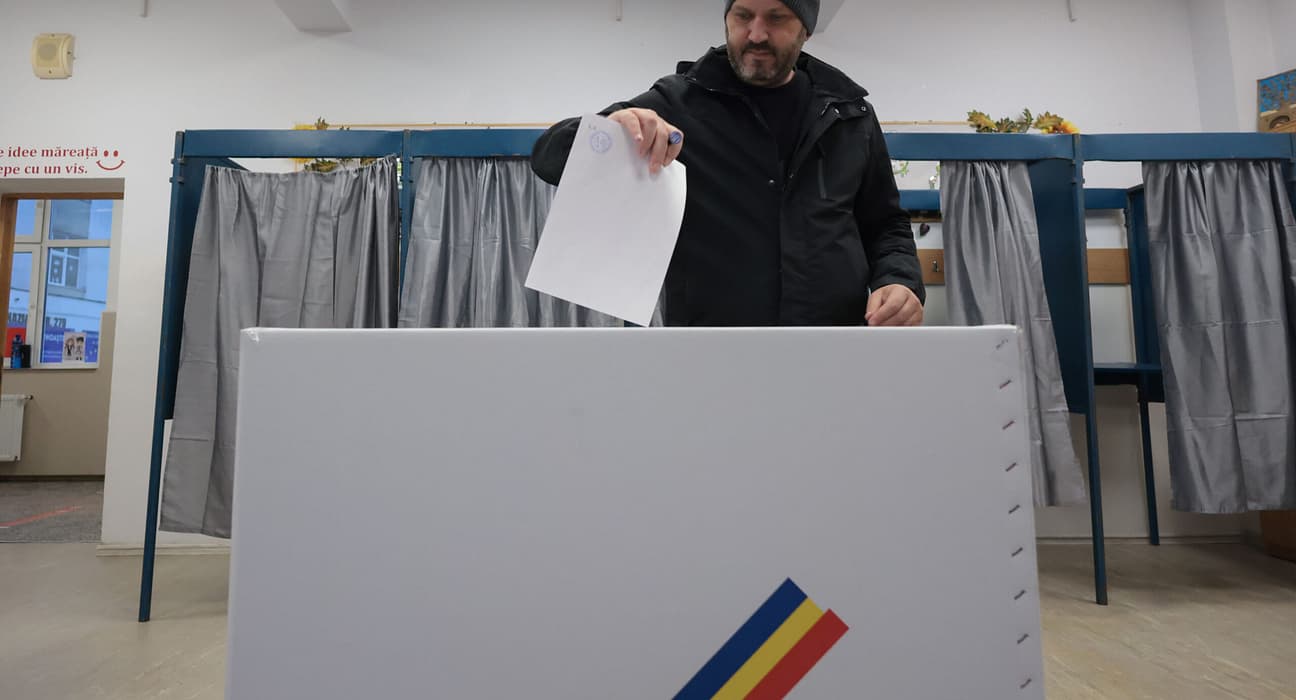 În ziua votului, un nou sondaj de opinie este anunțat pentru diseară. Rezultatele exit-poll la alegerile pentru Primăria Capitalei, prezentate în această seară pe Hotnews