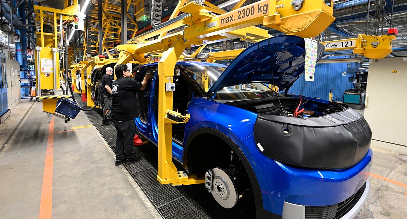 Germania se confruntă cu o „furtună perfectă”. Numai în sectorul auto, s-au pierdut 50.000 de locuri de muncă