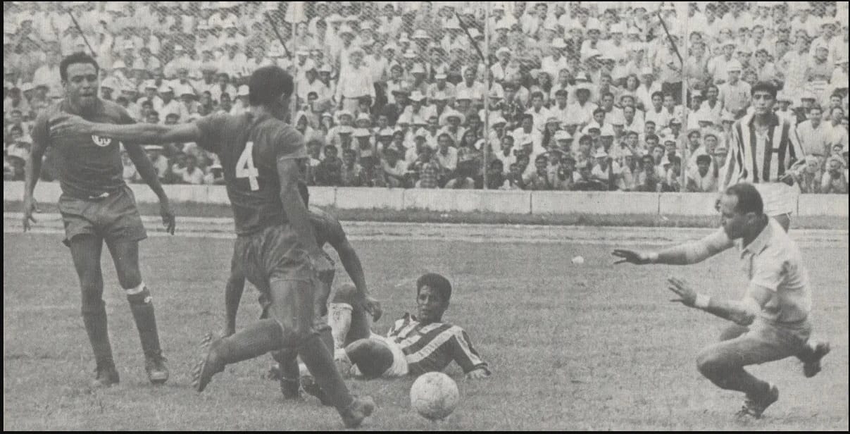 Meciul de fotbal dintre Honduras și El Salvador FOTO attackingfootball.com