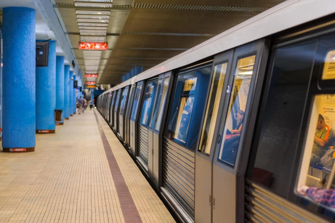 Circulaţia trenurilor de metrou pe Magistrala 2 s-a desfăşurat cu dificultate Foto: Shutterstock