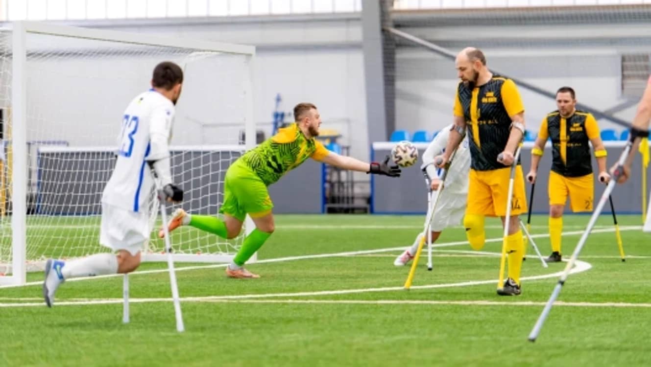 Fotbal jucat de persoane cu membre amputate