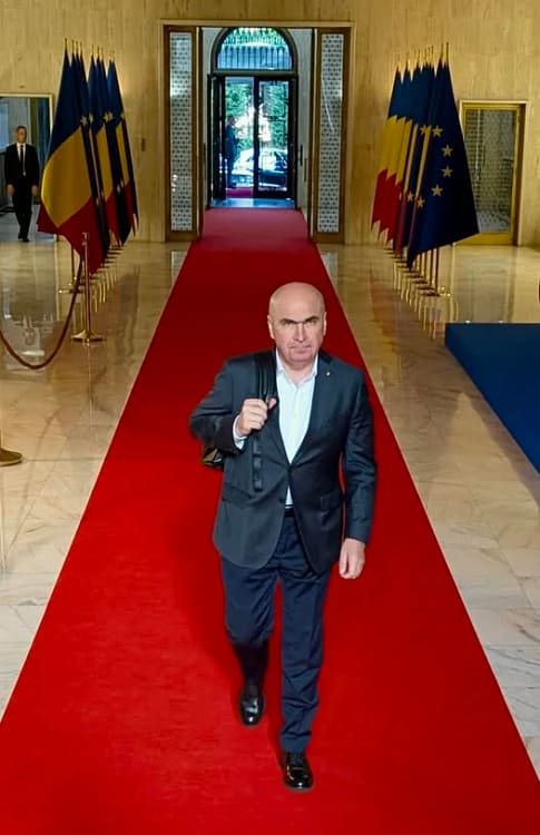 Ilie Bolojan, prima zi de muncă la Palatul Victoria FOTO Facebook