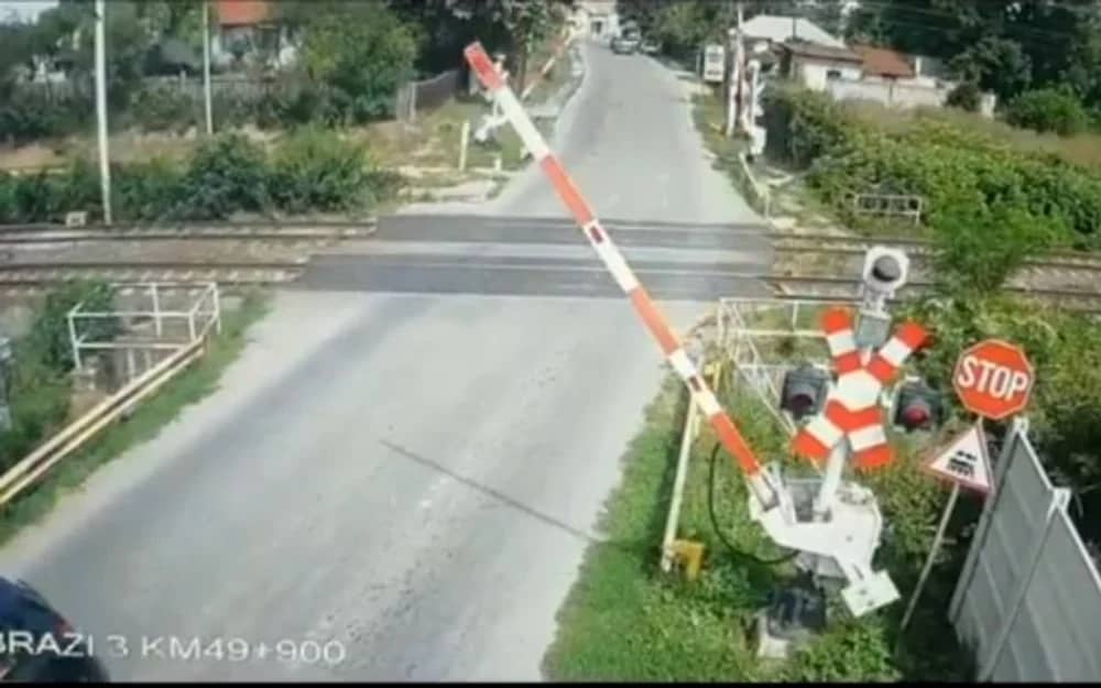 Trecere la nivel cu calea ferată FOTO: Adevărul