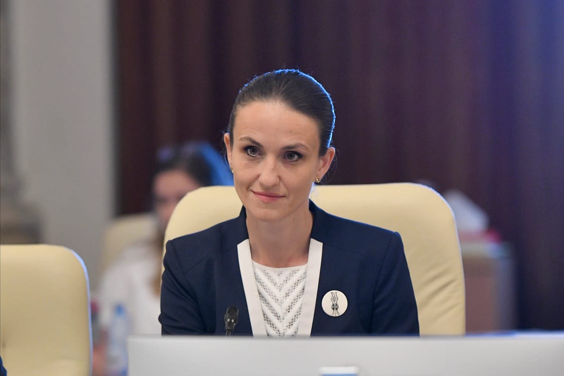 Românii din Cernăuți cer sprijinul MAE pentru școlile în limba maternă FOTO: Mediafax