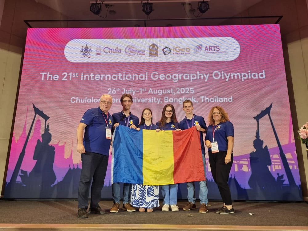 David (al doilea din stânga), alături de colegii din lotul României FOTO: arhiva personală