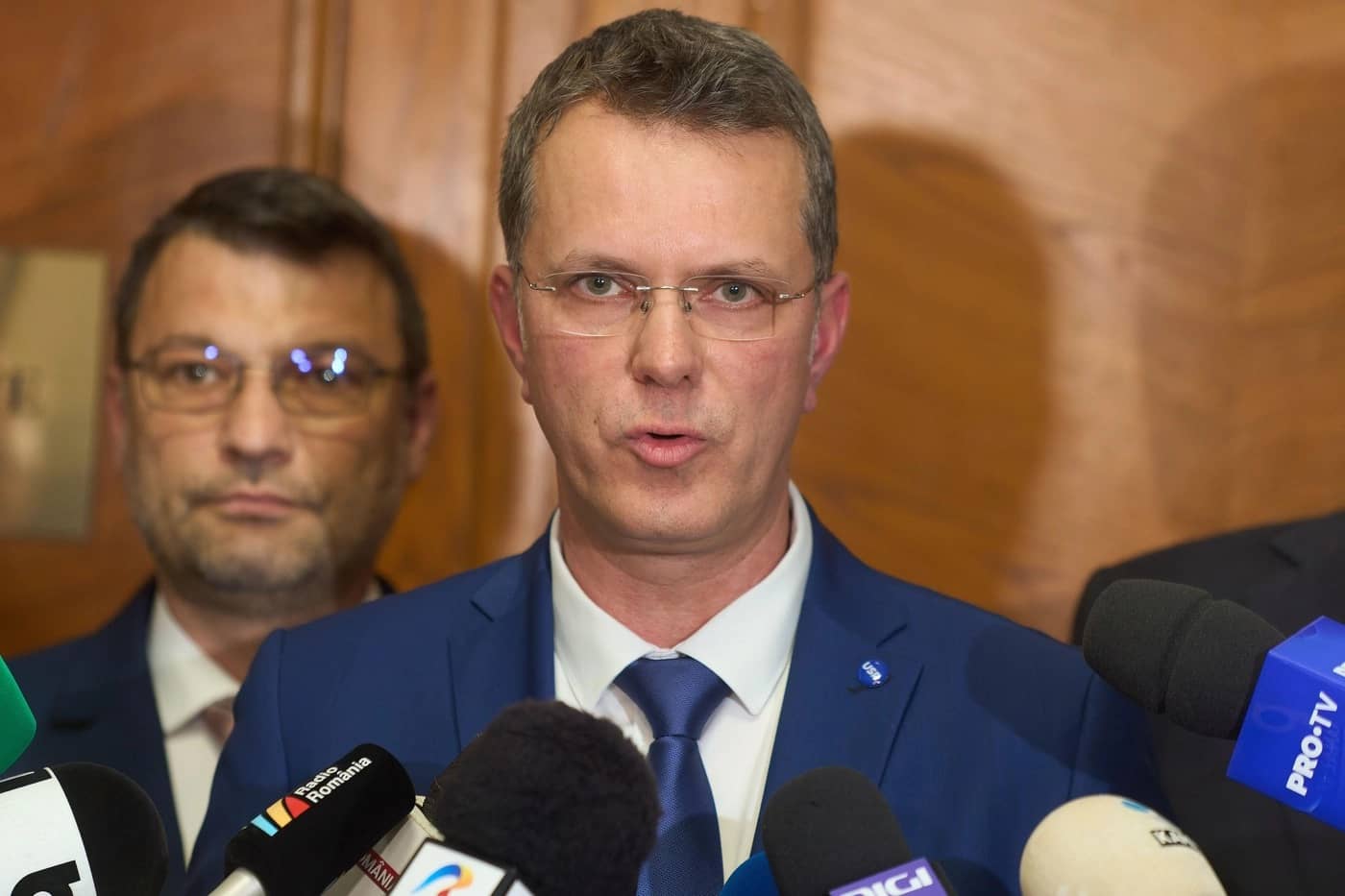 Va demisiona Ilie Bolojan în cazul în care CCR respinge Pachetul 2? Ionuț Moșteanu (USR) face scut și respinge ideea unui guvern tehnocrat: ‘Nu are cine să-l înlocuiască’