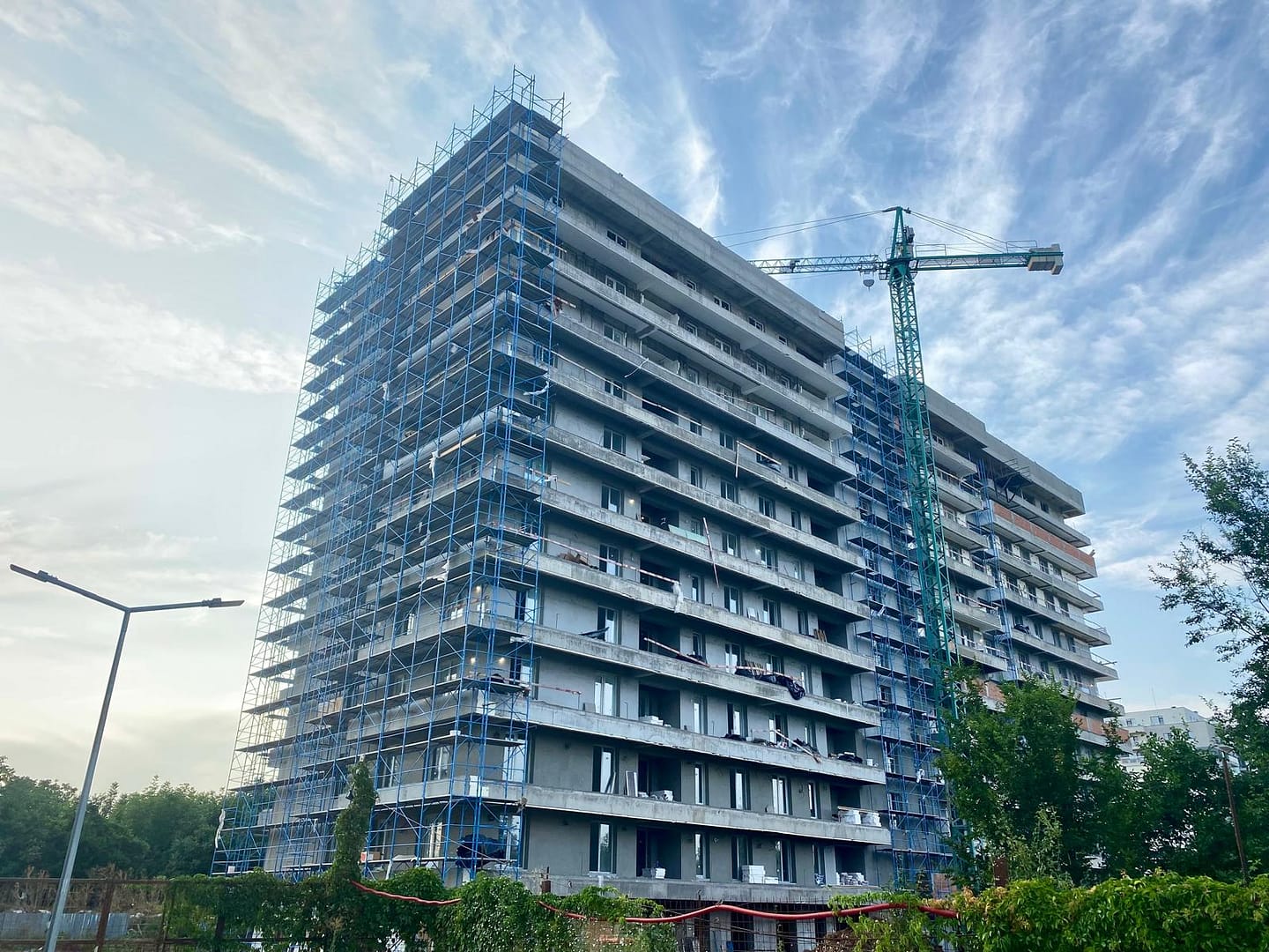 Când vor scădea prețurile la apartamente noi. Mircea Coșea arată un paradox în imobiliare