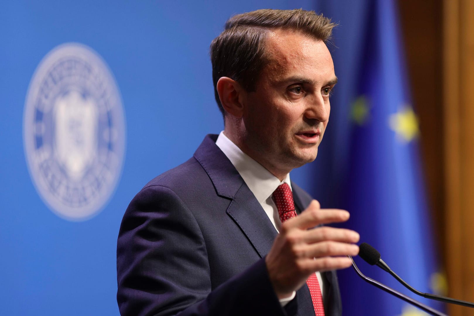 Guvernul vrea să știe care angajați au participat la protestul împotriva măsurilor de austeritate ca să dispună „suspendarea plății salariului”. Sindicatele acuză reflexe autoritare și țintesc spre „omul care a aterizat direct de la Orad