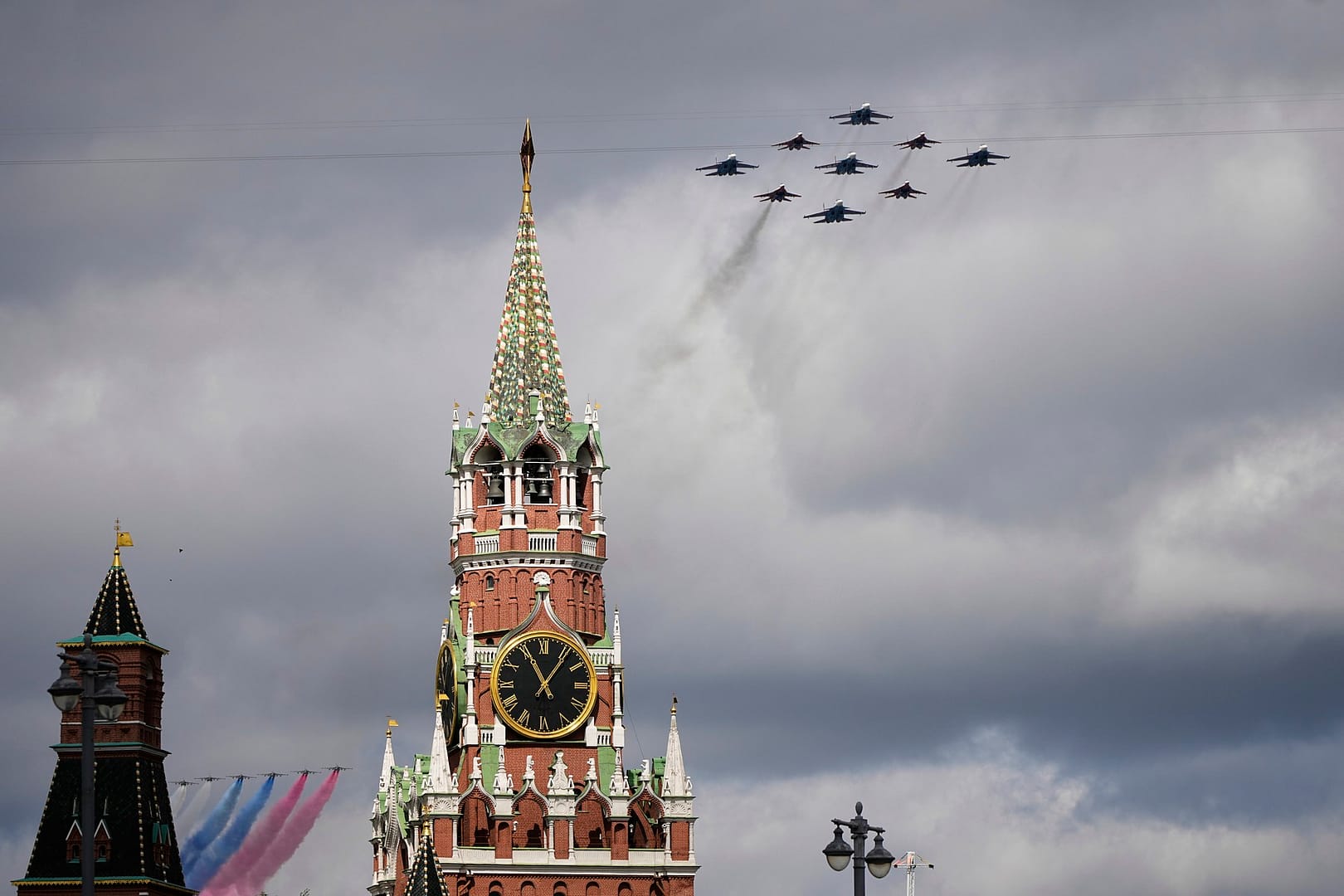 Întreruperi majore ale internetului în Moscova, în timp ce avioanele militare survolau orașul, chiar înaintea paradei lui Putin